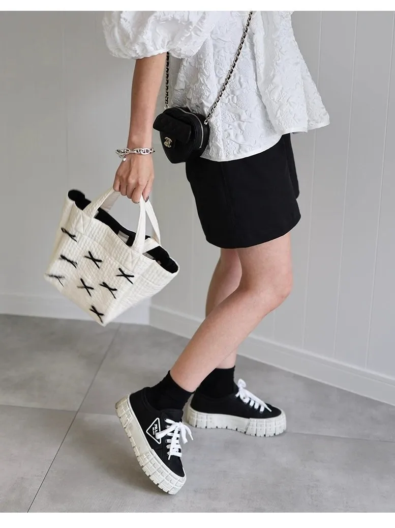 Sac à langer multifonction pour maman, léger et spacieux, à porter en bandoulière ou à la main. – Image 6