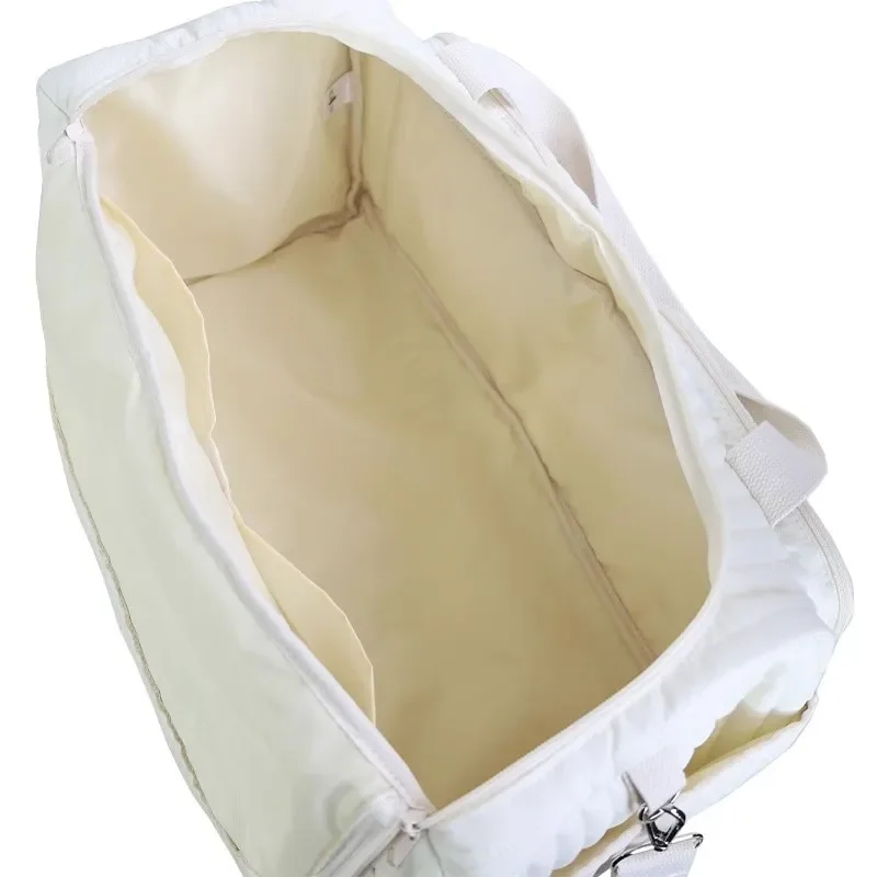 Sac à langer pour bébé, Motif brodé « ourson et fleurs » Tissu en coton beige et à fermeture éclair – Image 6