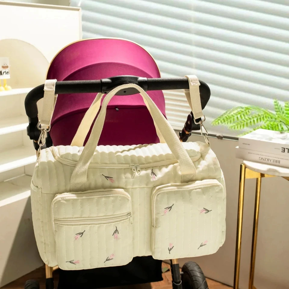 Sac à langer pour bébé motif brodé « ourson et fleurs » , tissu en coton beige avec fermeture éclair – Image 5
