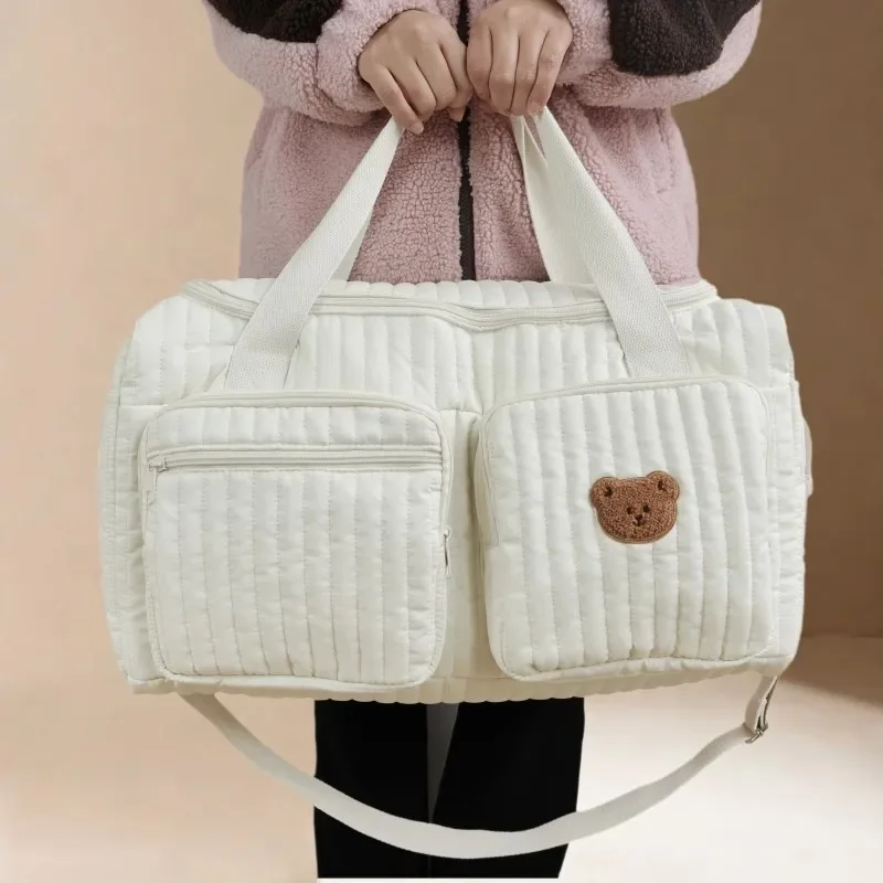 Sac à langer pour bébé, Motif brodé « ourson et fleurs » Tissu en coton beige et à fermeture éclair – Image 2