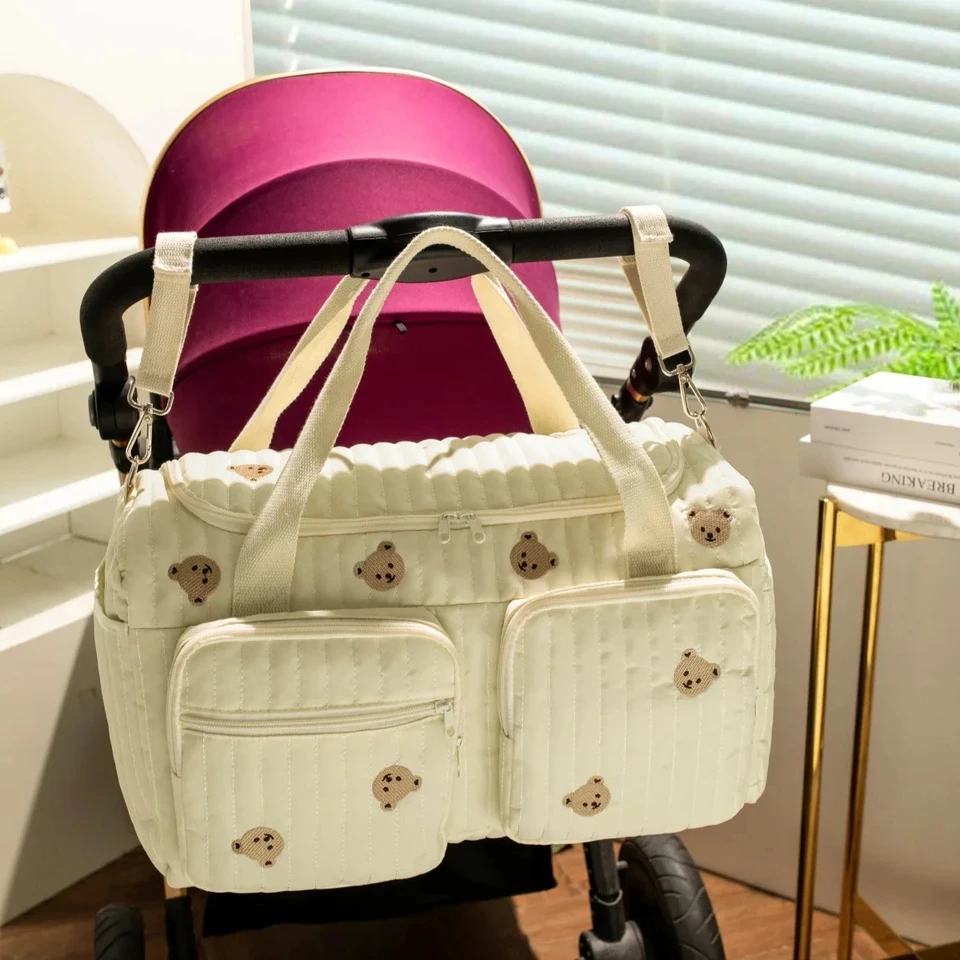 Sac à langer pour bébé motif brodé « ourson et fleurs » , tissu en coton beige avec fermeture éclair – Image 3